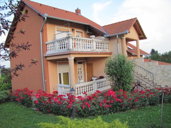 Apartment Alsohegyi apartmanok by Interhome