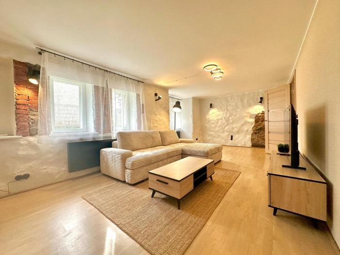 Home by Valuoja Park with Private Entrance and Parking