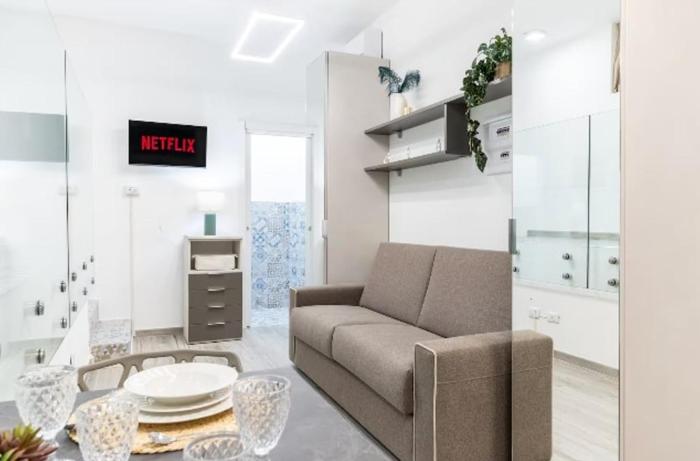Central Milan - 2 private units for 4 - AC & WiFi