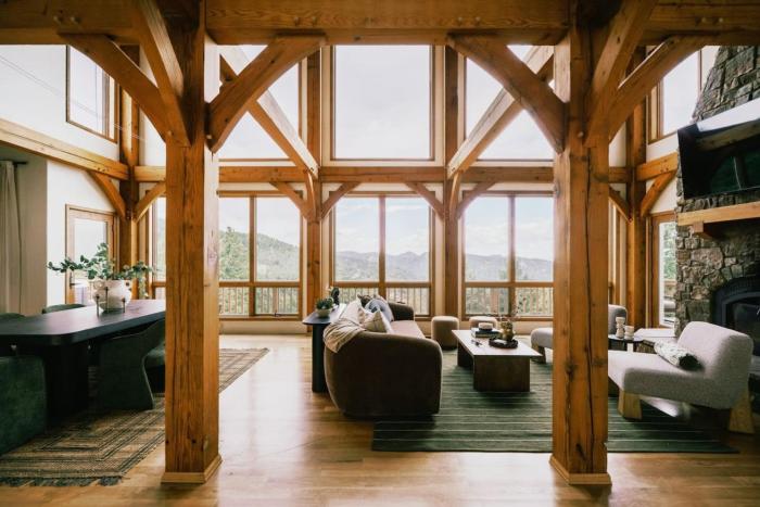 Designer Retreat with Hot Tub, Sauna, Gym and Game Room