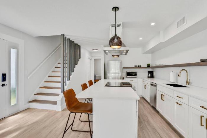 2BR 2B Get Away-Walk to St Aug