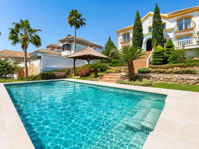 Villa Aguila del Golf Luxury Villa with Private Pool & Garden