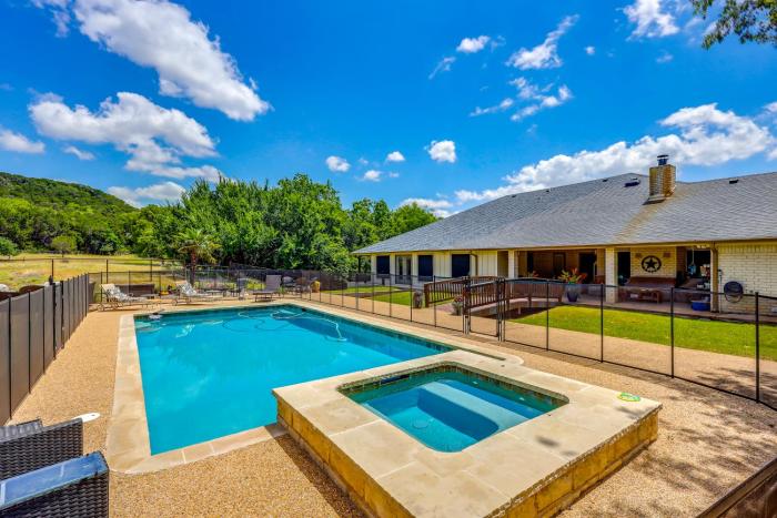 Mamaus House - 2 bedrooms, 1 bath