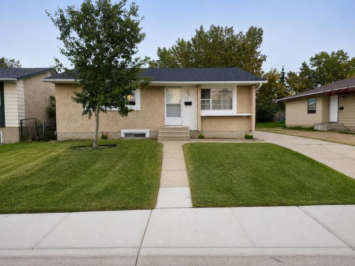 3-Bedroom bungalow Suite, North Edmonton