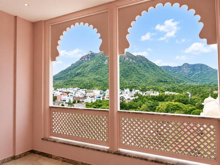 juSTa Luxe Monsoon Palace