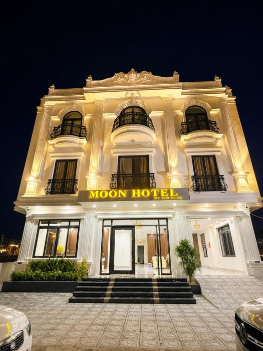 MOON HOTEl