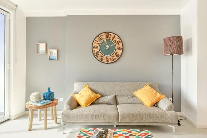 Enjoy Lisbon Graça with a Balcony Overlooking the River