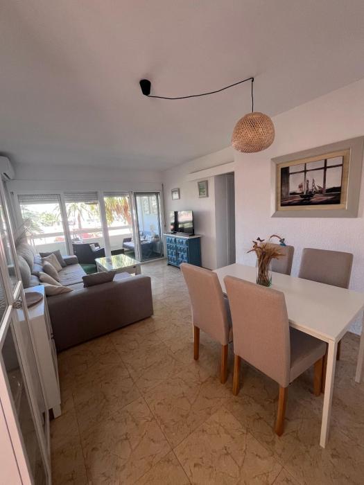 Lovely 2 bedroom apartment near the beach