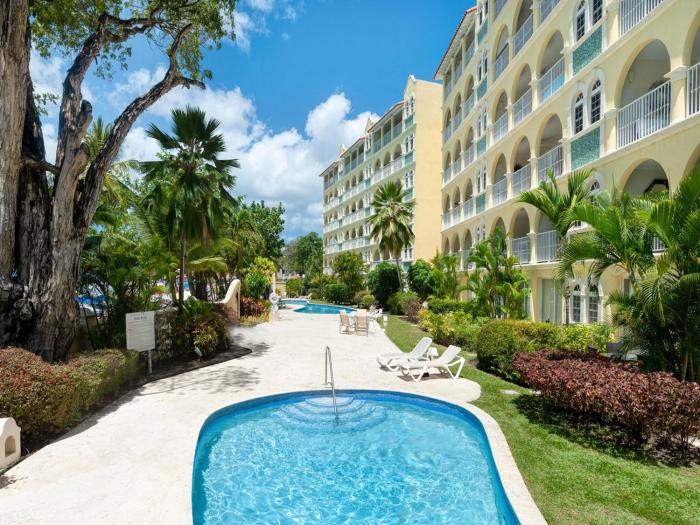 Modern Beachfront Condo with Pool - Sapphire 211