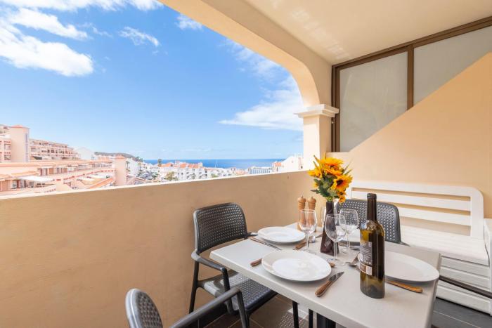 Wonderful 1 Bedroom Apartment Communal Heated Pool