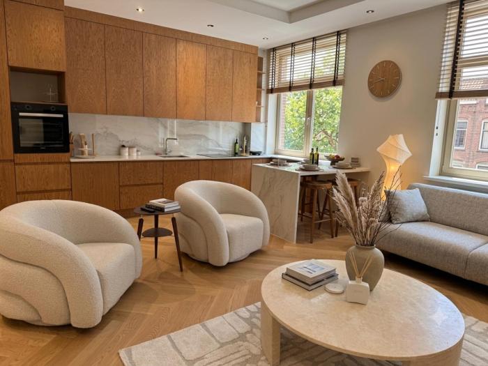 2BR, luxury, first district