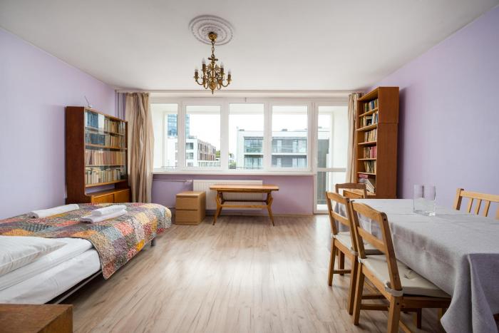 Złota Spacious Apartment by BookingHost