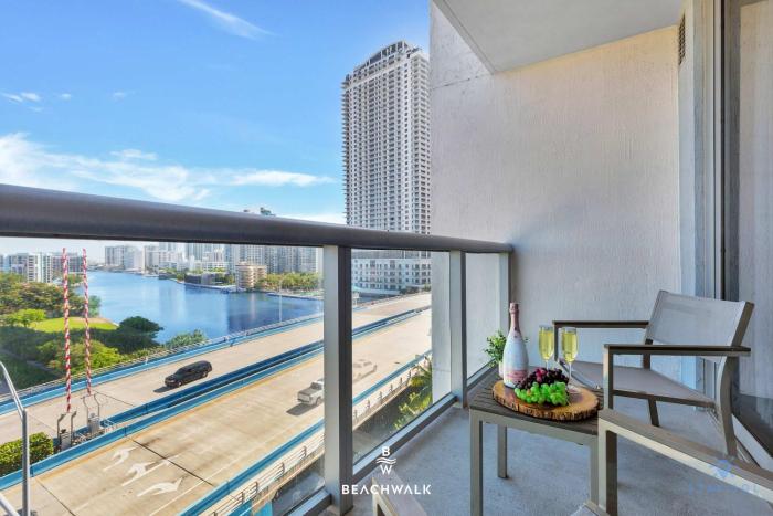 1BR High-Floor Intracoastal & Marina Full Kitchen