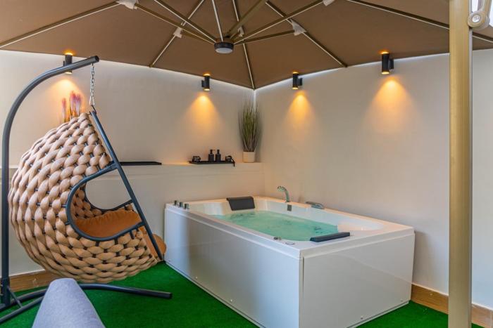 Duplex Raffiné avec Terrasse et Jacuzzi