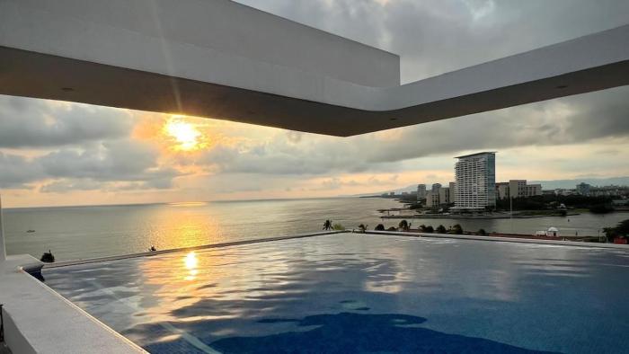 Moderno departamento con vista al mar