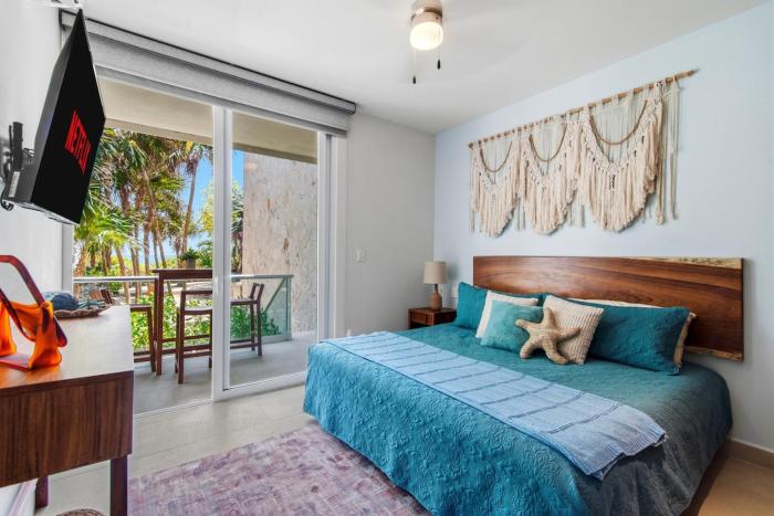 Akumal Aqua Two Bedroom Ocean View with Hot Tub 2 Min Walk To Beach