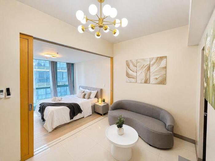 Cozy & Elegant Stay in One Uptown BGC