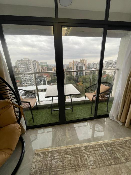 Spacious 2BDR Apt, balcony, Wi-fi, parking,2 Baths