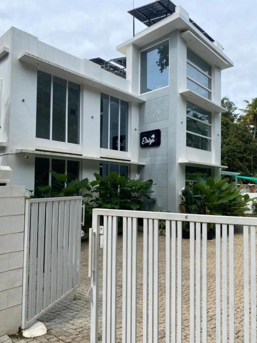 Eirlys Varkala