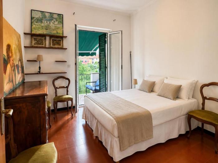 Small villa, terrace, parking, 10 min to the beach