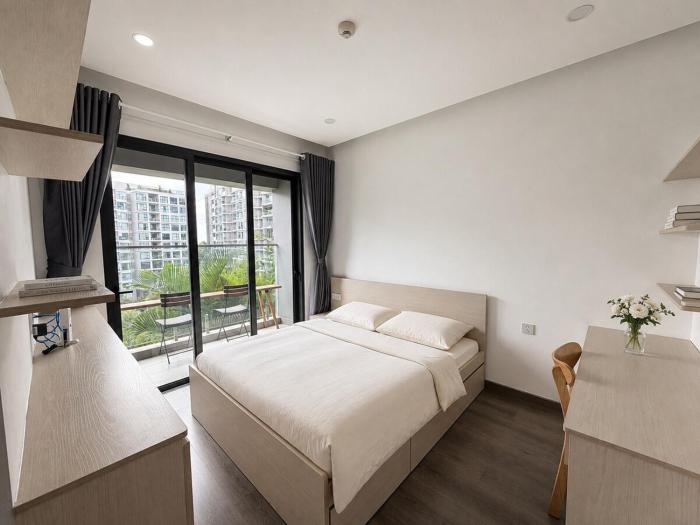 Căn Hộ Celadon 2 Phòng Ngủ Sát Hồ Bơi Ban Công View Đẹp