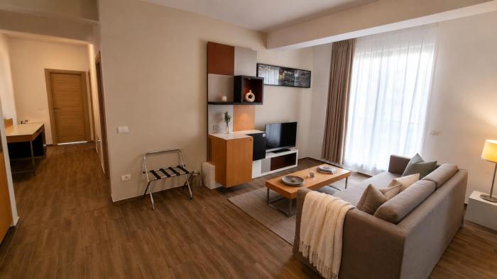 Jafar 6 - 2BR Apartment with Balcony & Workspace