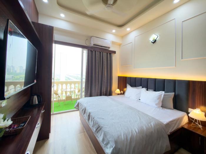 Studio Near Expo Mart