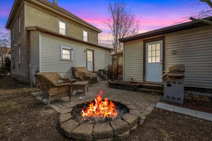Broadway Cottage - Town, Hot Tub, Fire Pit, Grill, Wifi, Family Friendly, Pet Friendly