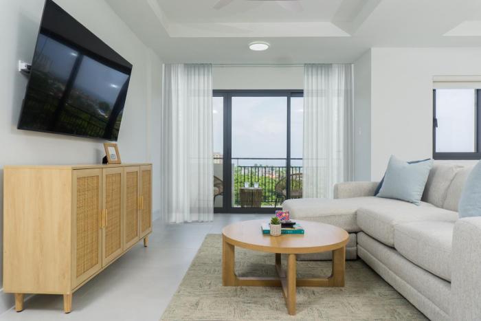 Azure 6th Floor Ocean View Condo Ocho Rios w Pool