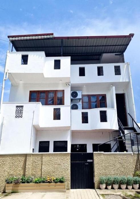 Rajinis Home