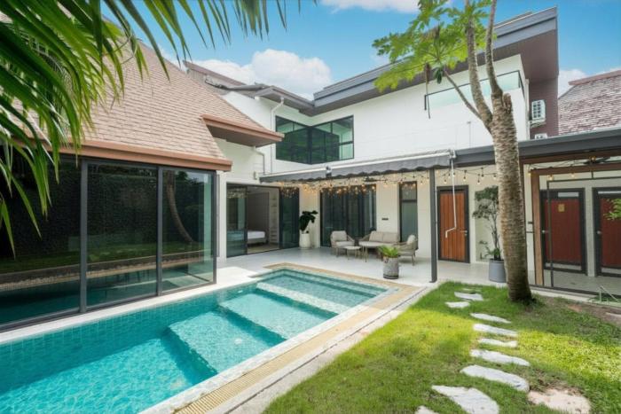 Bang Tao 4BR Fam Villa with Pool plus Gym and Restaurant