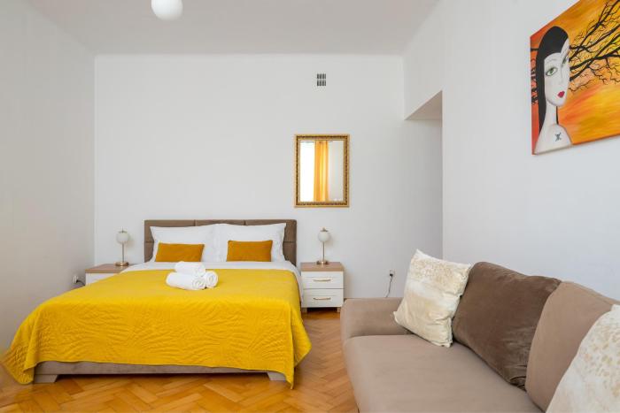 Metro Słodowiec Homely Apartment by BookingHost