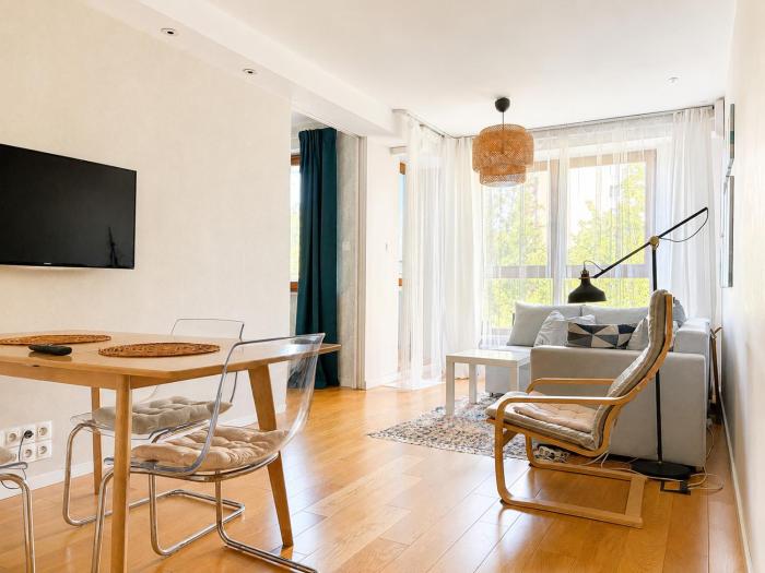 Lumina Premium 3-room Apart with Parking, Balcony