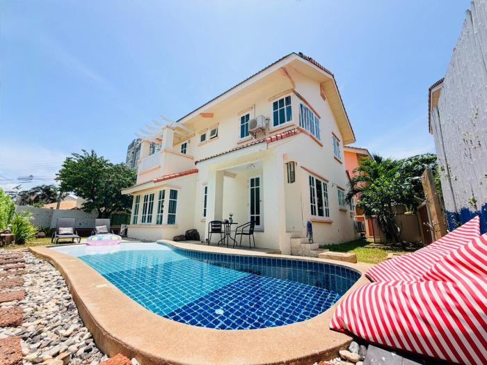Enjoying Luxury 4BR Pool Villa Private BBQ & Pool