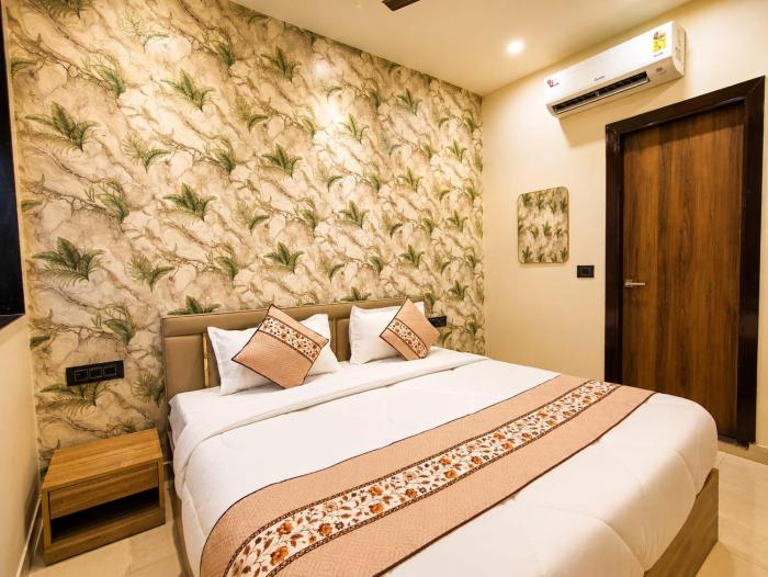 Hotel BM Velvet-The Premium Rooms " 5 Min Walk From Sector 18 Rohini Metro Station " Couple Friendly "