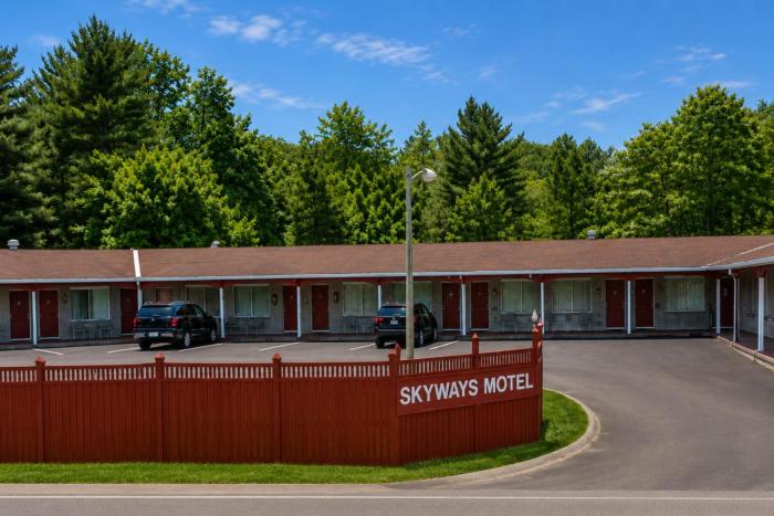 Skyways Motel Muskoka Gravenhurst ON 11