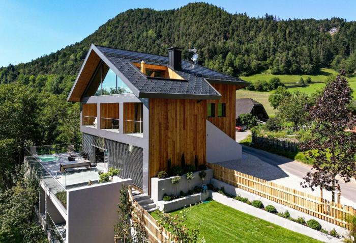 Alpine lodge at Schlern with panoramic sauna