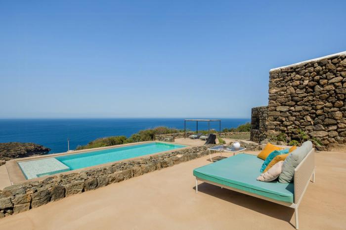 Dammusi with panoramic pool in Pantelleria