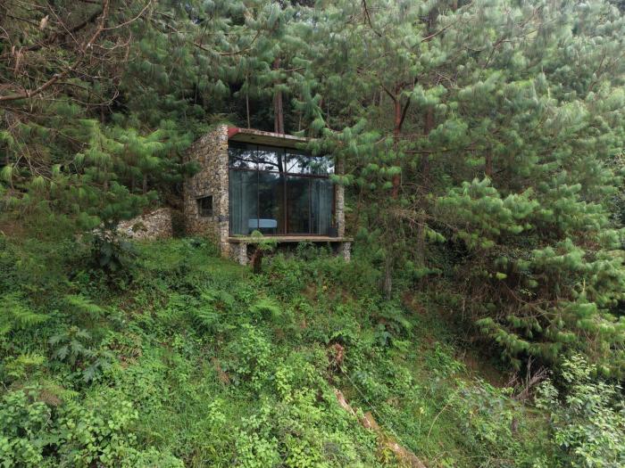 Cabaña suspendida a media montaña en sintropico mx