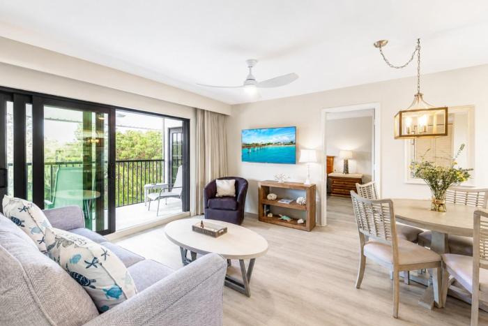 Park Shore Resort Deluxe Condo Top FloorBLDG F 339