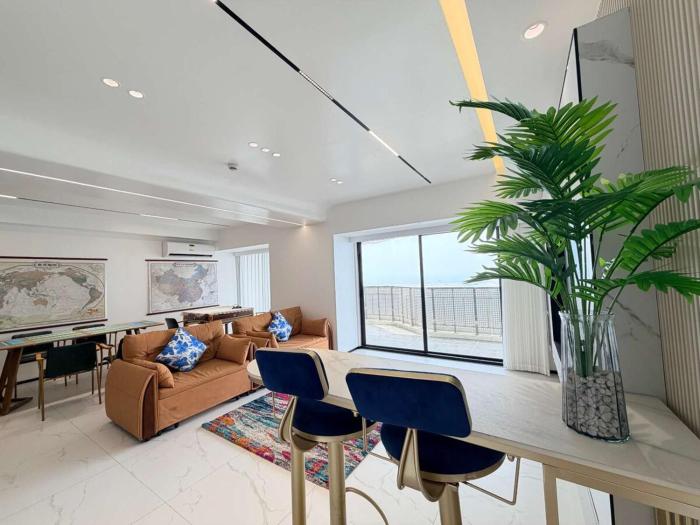 large apt with scenetic view