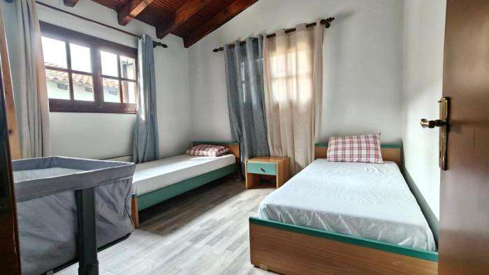 Iniochos guesthouse - pool bar