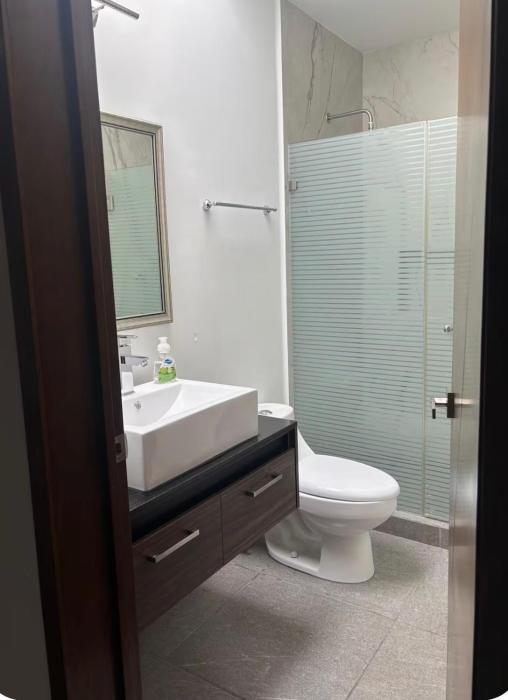 habitación privada con baño