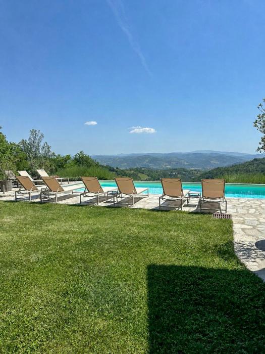 House with sweeping vineyard views in Piedmont