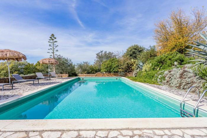 Farmhouse with pool between Orvieto and Todi