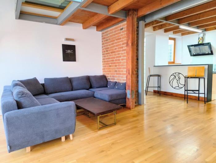 Quiet Loft Great for Couples & Families