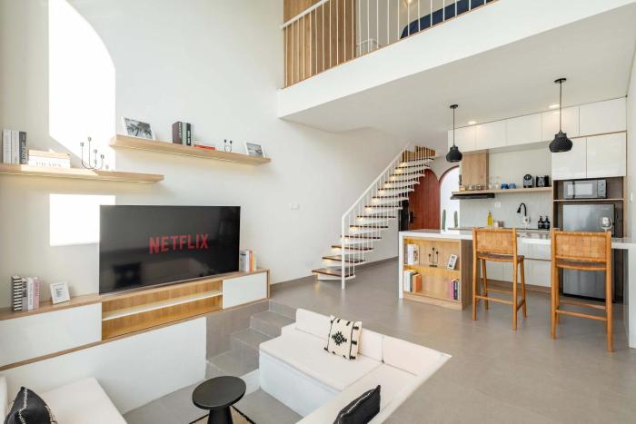 BRAND NEW 1 BR Chic Villa with Cinema - 6mins to Beach