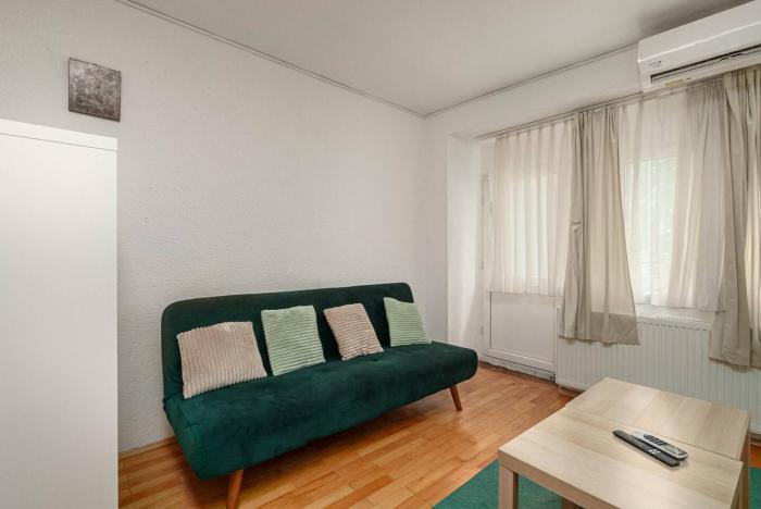 Modern Decebal Studio near Metro
