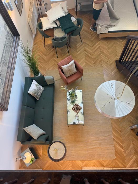 Strict City Center Luminous apartments