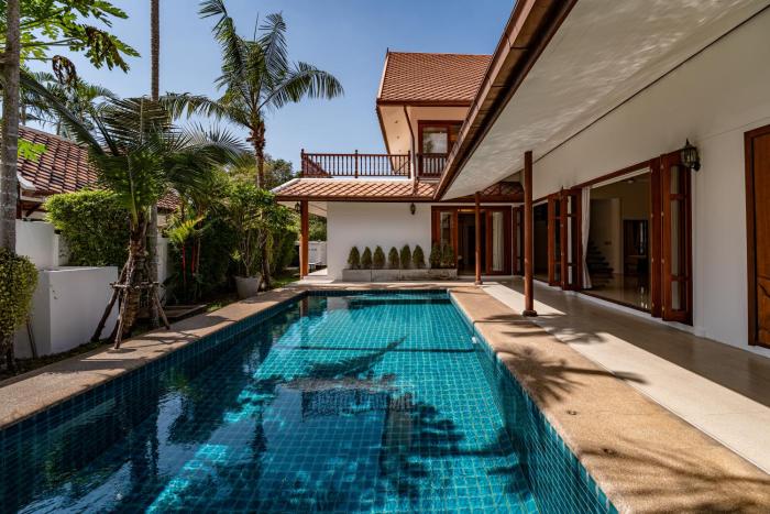 Raya Villa, Luxury Pool Villa with a loft, Close to Jomtien Beach
